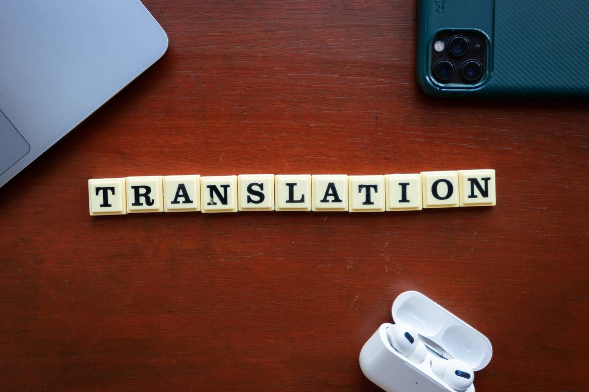 Step-by-step workflow showing google sites multilingual translation using subdirectories and human-reviewed content